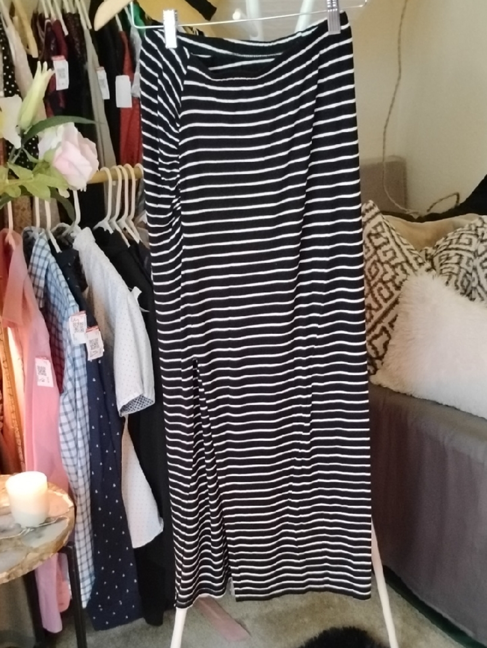 Vince Camuto Black and White Striped Maxi Skirt (M) - Picture 2 of 6